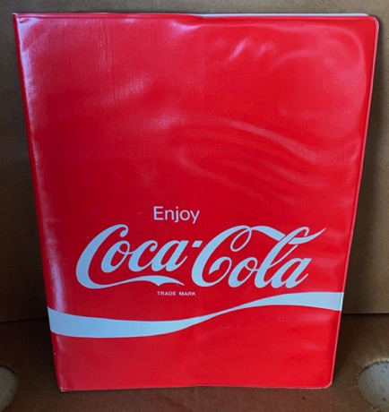 2184-1 € 1,50 coca cola palstic omslag voor schrift.jpeg
